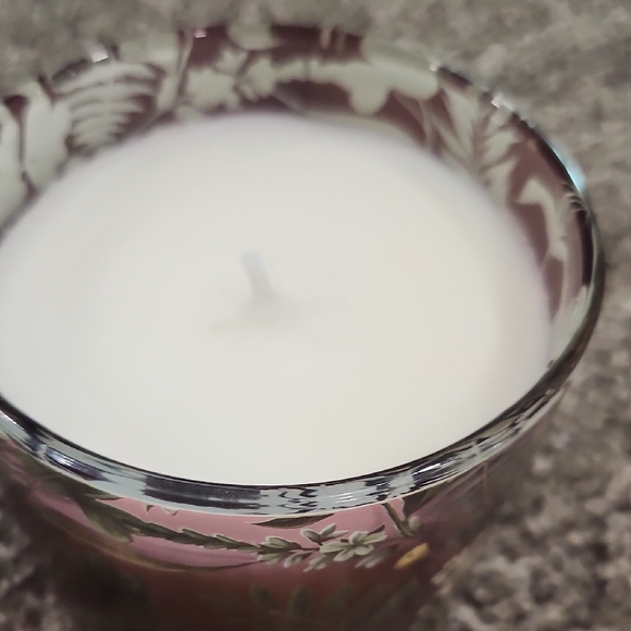 Botanical Design Candle Wild Jasmine Soy Scented Candle - Picture 5 of 5